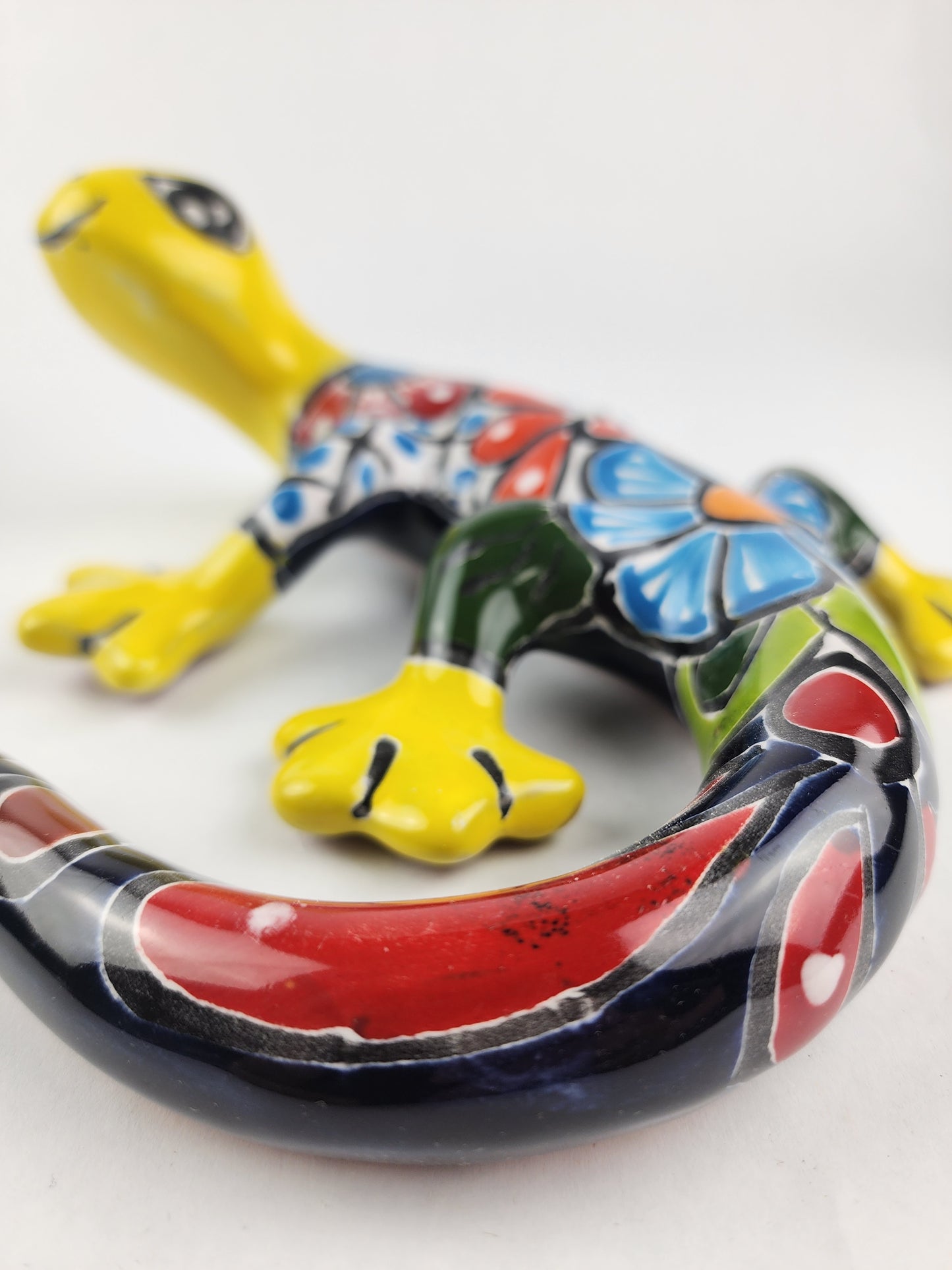 Playful Talavera Gecko – Fun Kids' Wall Art