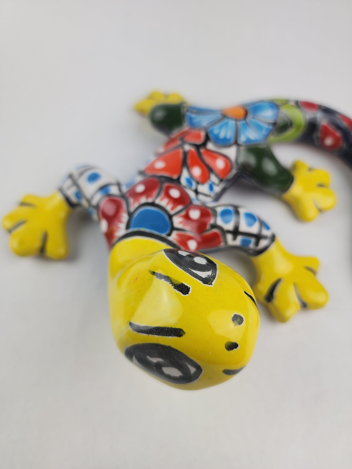 Playful Talavera Gecko – Fun Kids' Wall Art