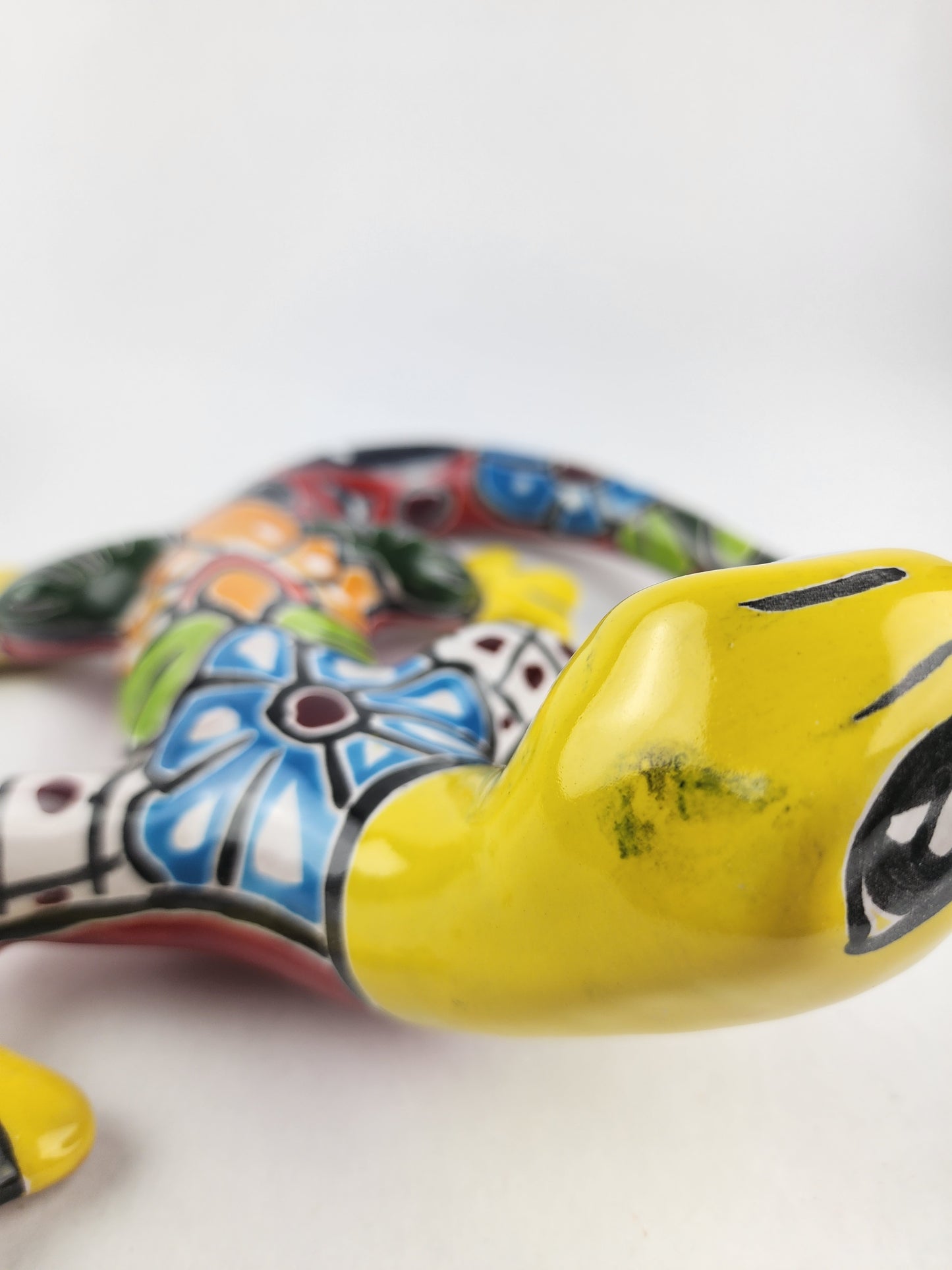 Hand-Painted Yellow Talavera Gecko Wall Decor – Mexican Ceramic Lizard