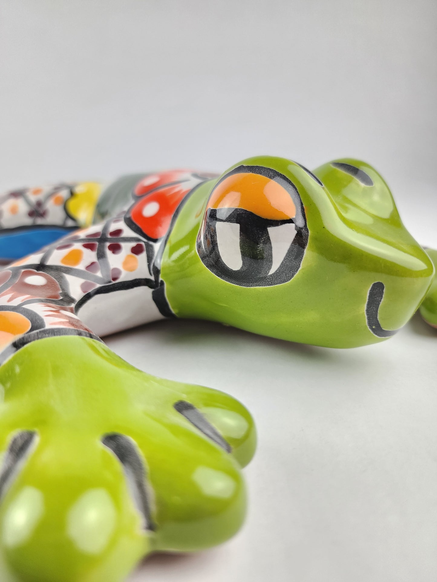 Hand-Painted Talavera Frog – Green Wall Art