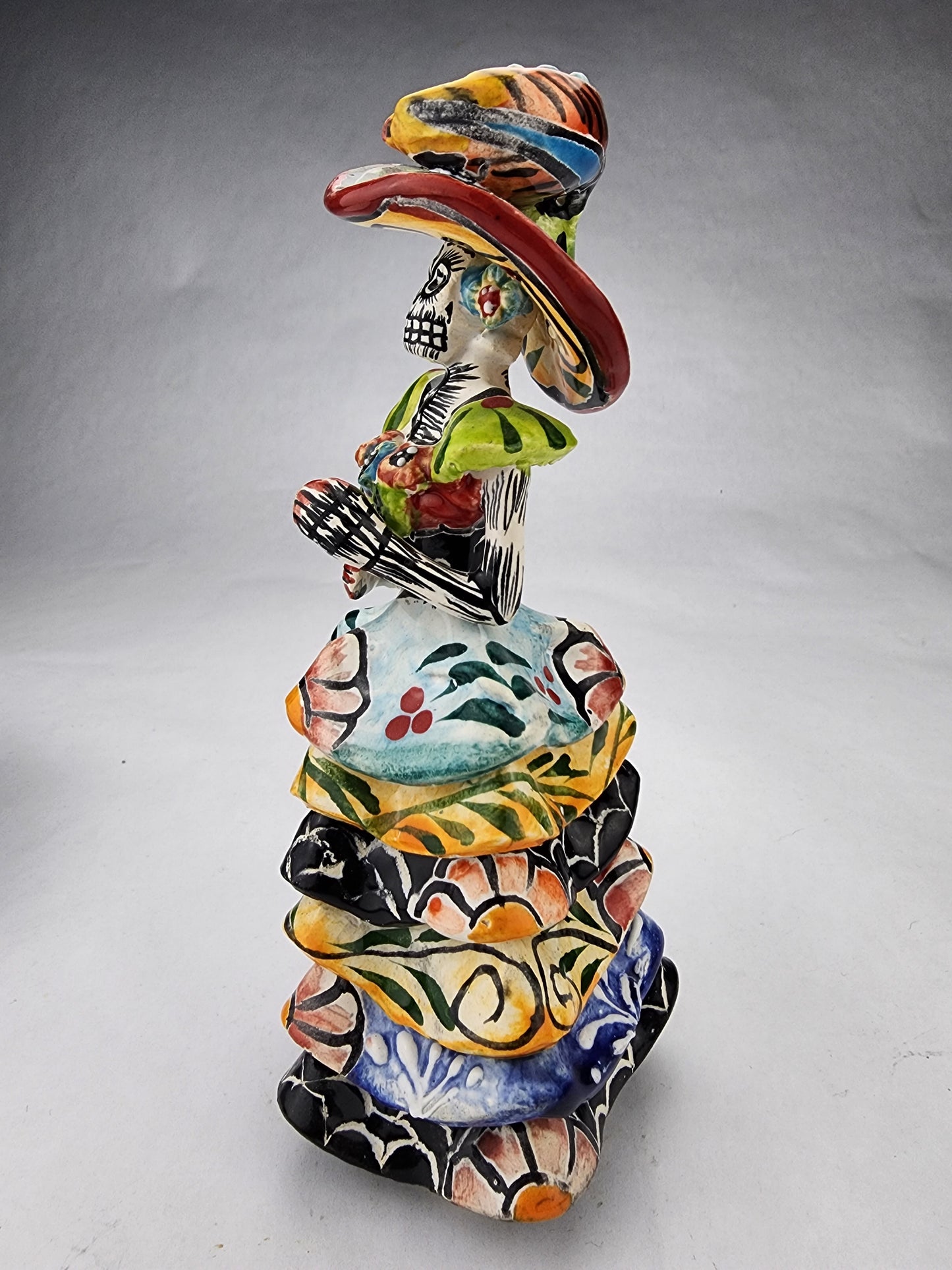 Mini Catrina Figurine – Handcrafted Día de los Muertos Decor