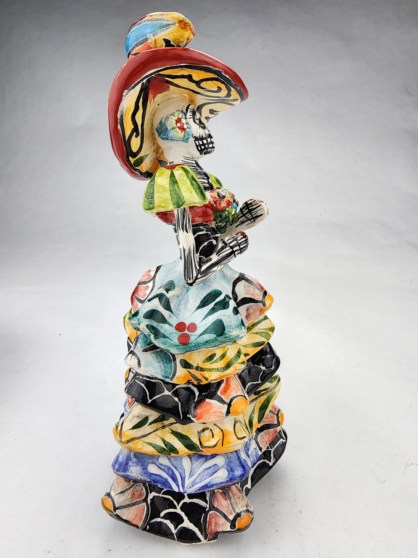 Mini Catrina Figurine – Handcrafted Día de los Muertos Decor