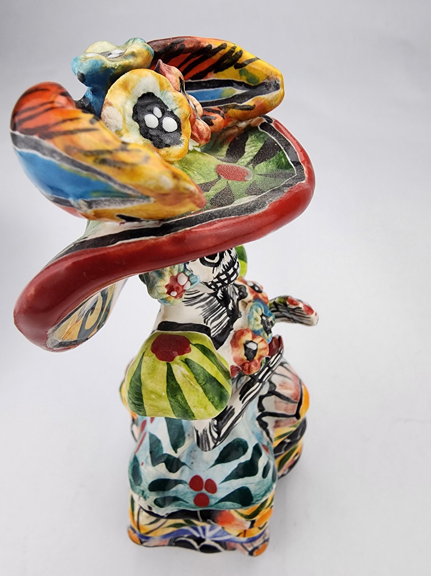 Mini Catrina Figurine – Handcrafted Día de los Muertos Decor