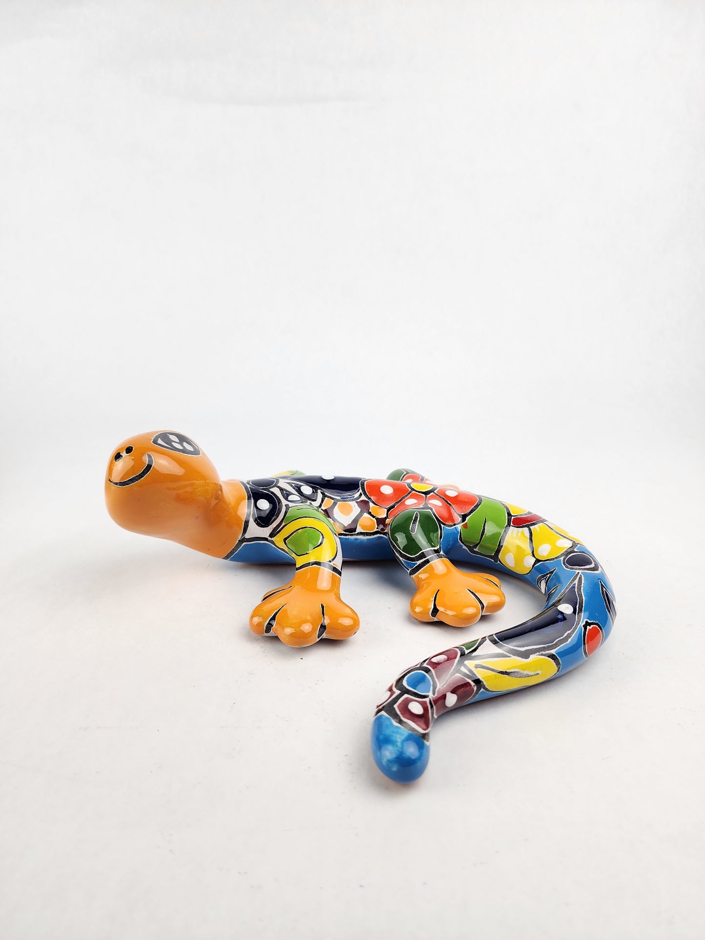 Vibrant Gecko Wall Art – Hand-Painted Mexican Ceramic Decor