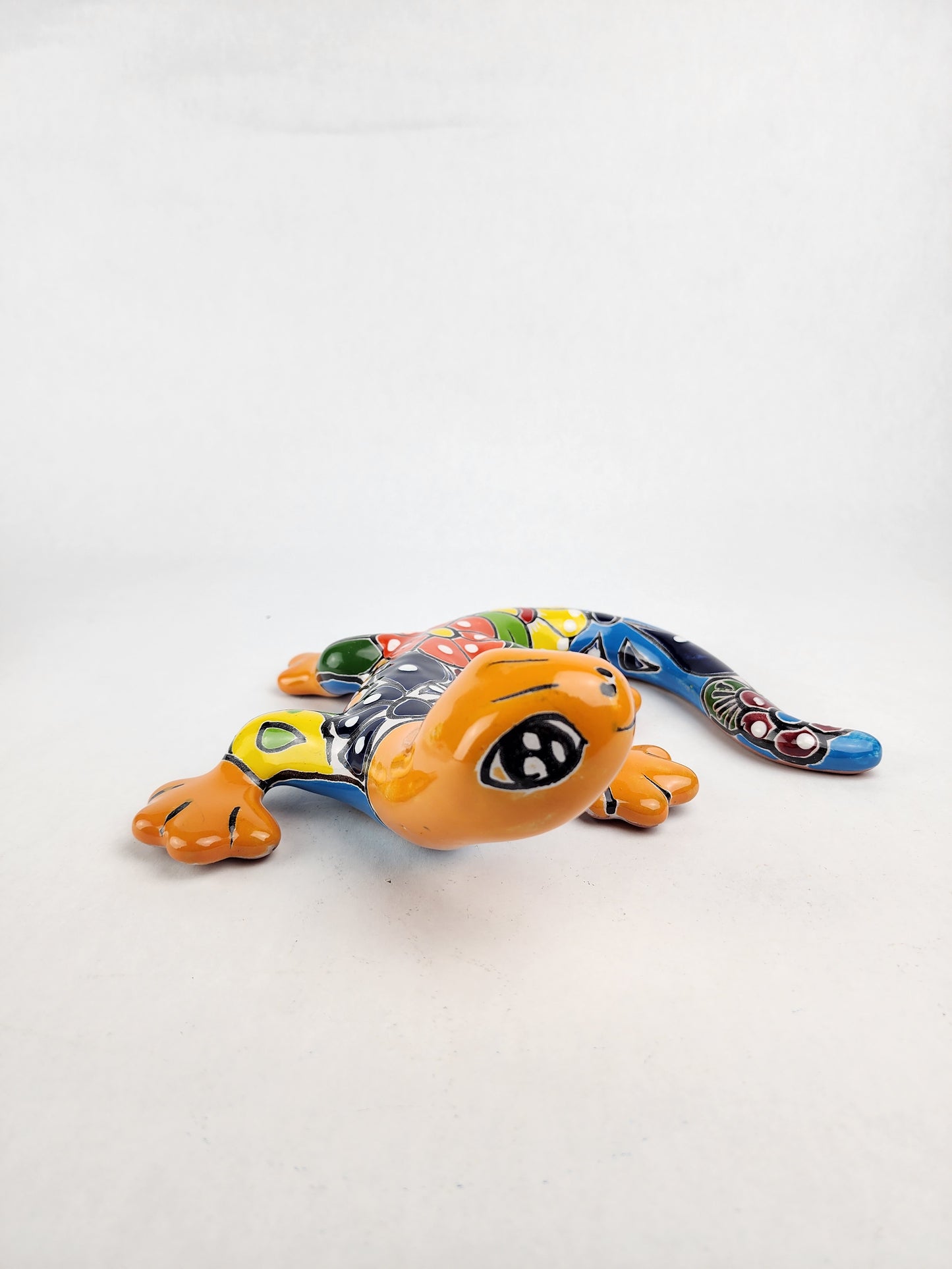 Vibrant Gecko Wall Art – Hand-Painted Mexican Ceramic Decor