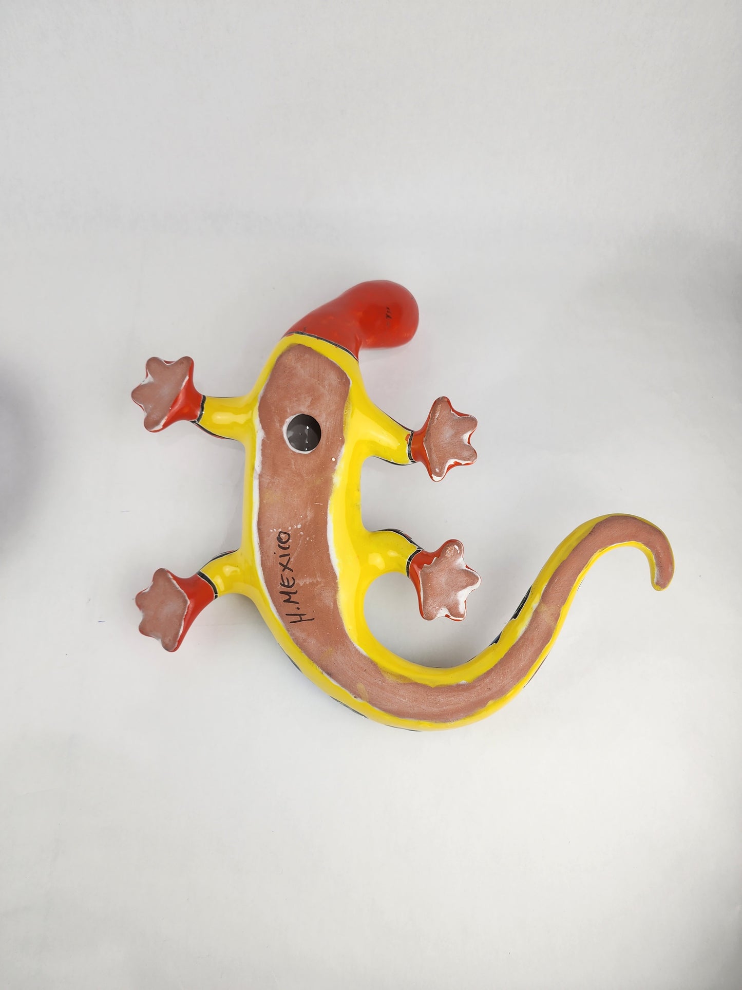 Whimsical Ceramic Gecko – Playful Decor for Home or Office