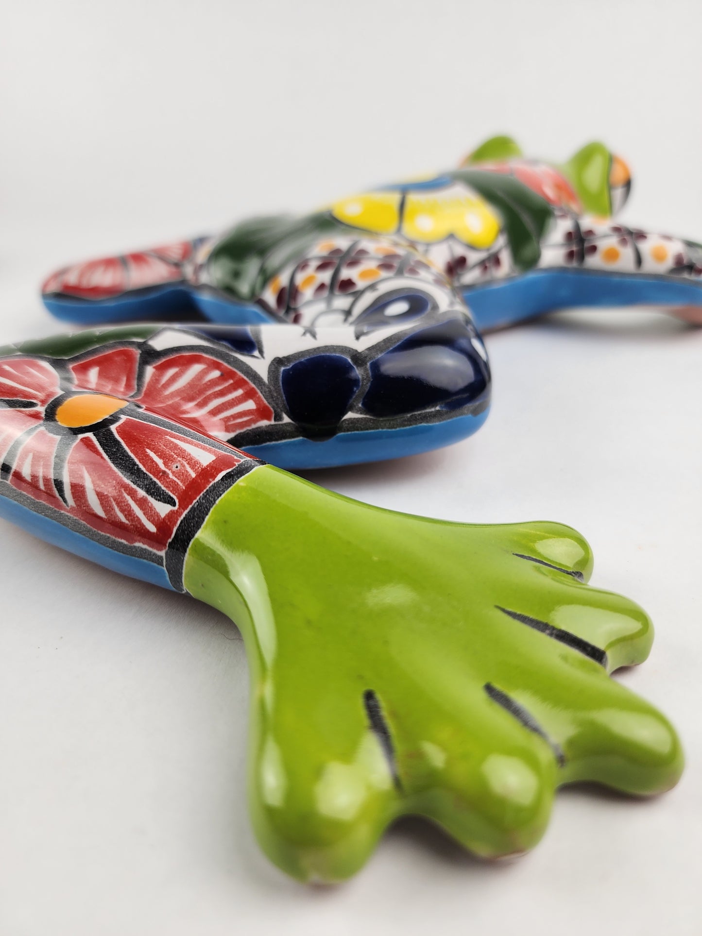 Talavera Style Green Ceramic Frog – Hand-Painted Garden Figurine