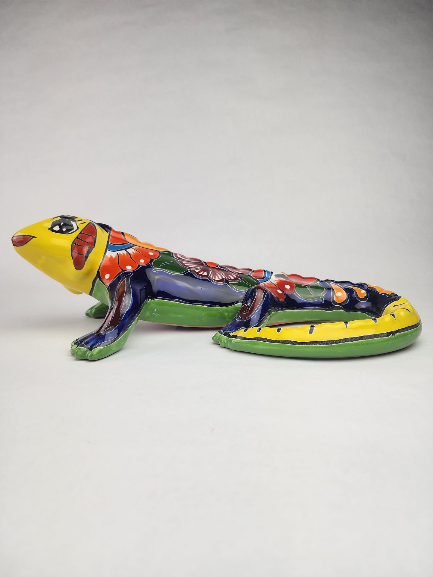 Talavera-Style Ceramic Iguana Wall Décor | Yellow & Cobalt-Blue Mexican Folk Art