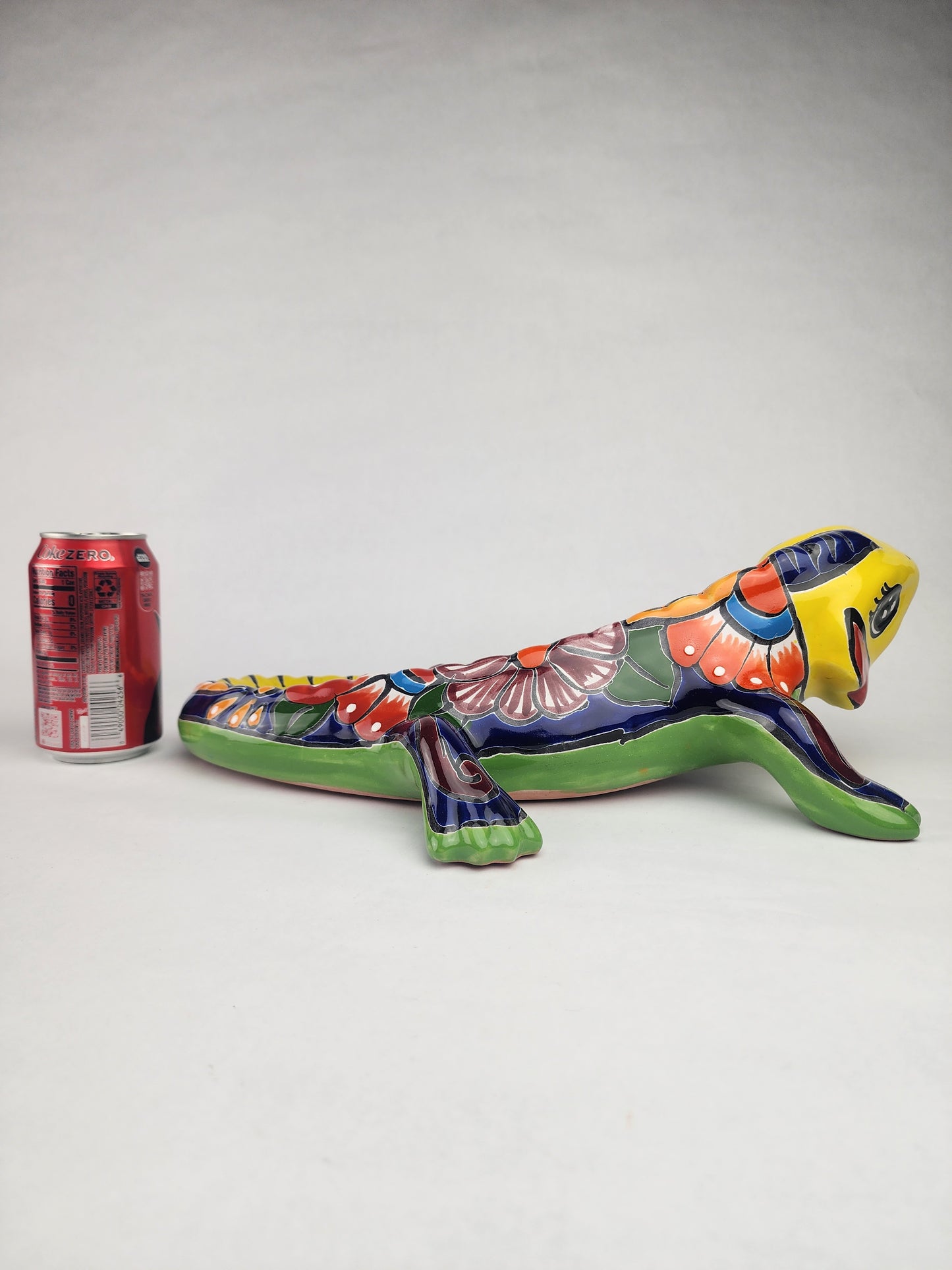 Talavera-Style Ceramic Iguana Wall Décor | Yellow & Cobalt-Blue Mexican Folk Art