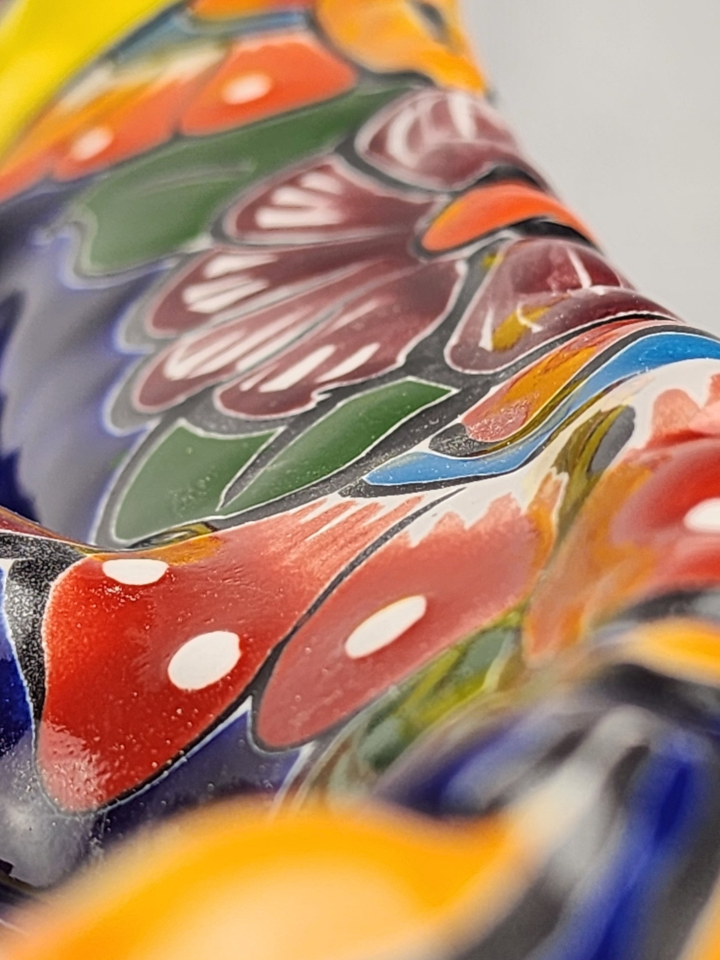 Talavera-Style Ceramic Iguana Wall Décor | Yellow & Cobalt-Blue Mexican Folk Art