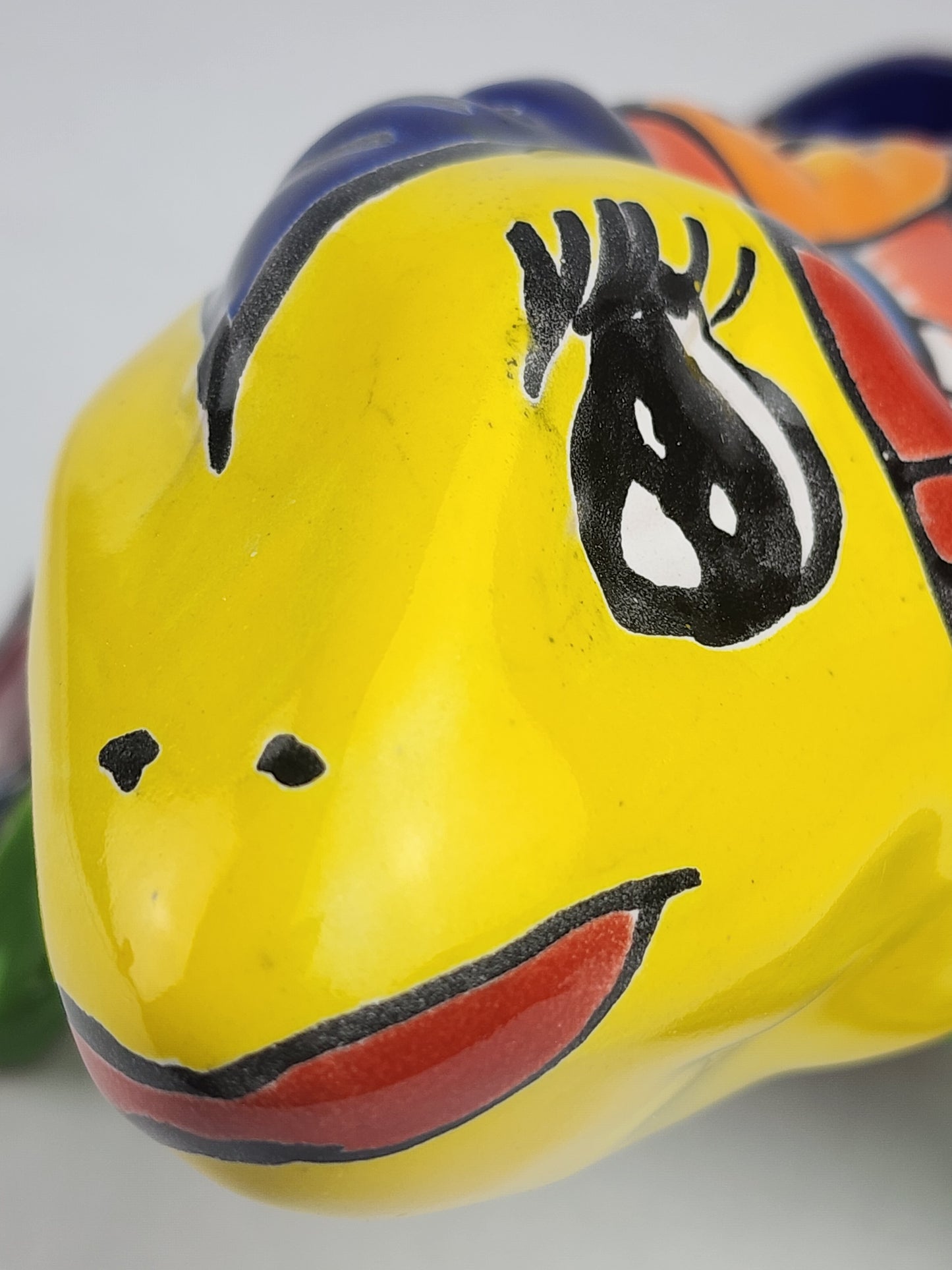 Talavera-Style Ceramic Iguana Wall Décor | Yellow & Cobalt-Blue Mexican Folk Art