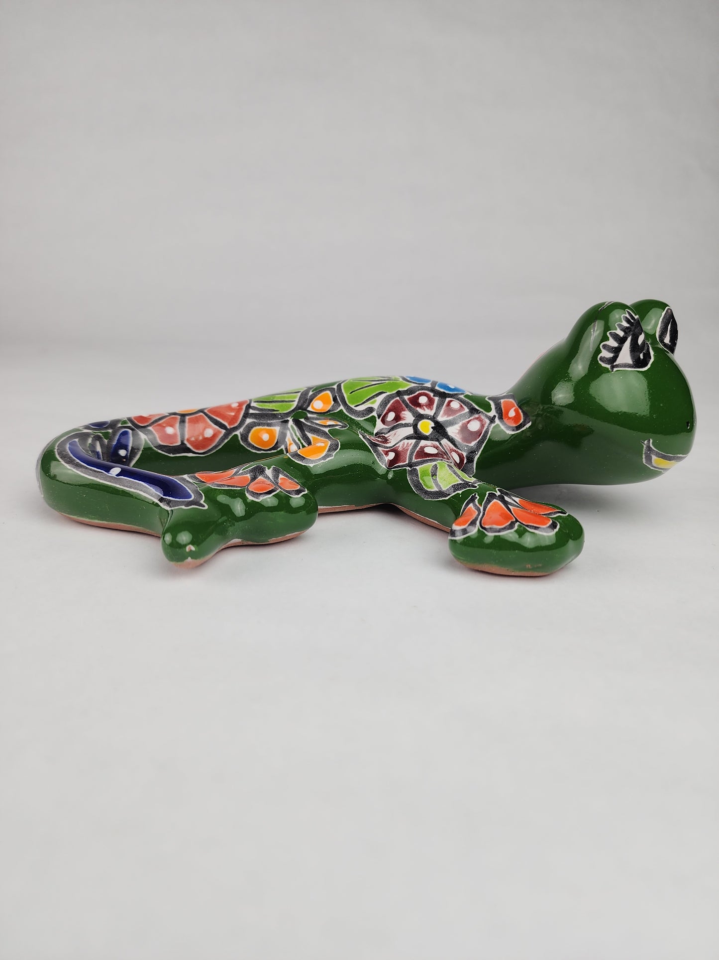 Green Talavera Salamander – Hand-Painted Garden Wall Decor