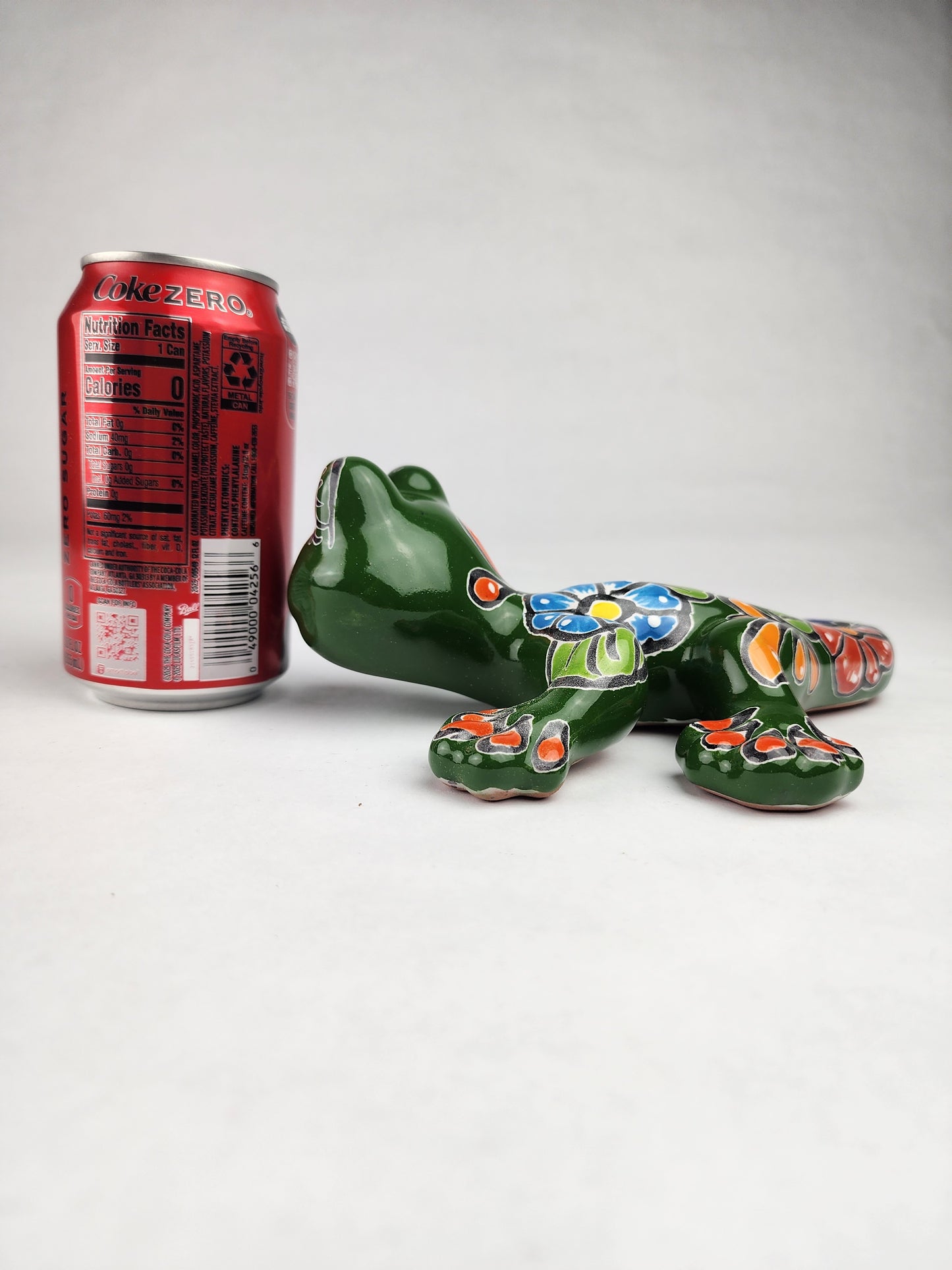 Green Talavera Salamander – Hand-Painted Garden Wall Decor